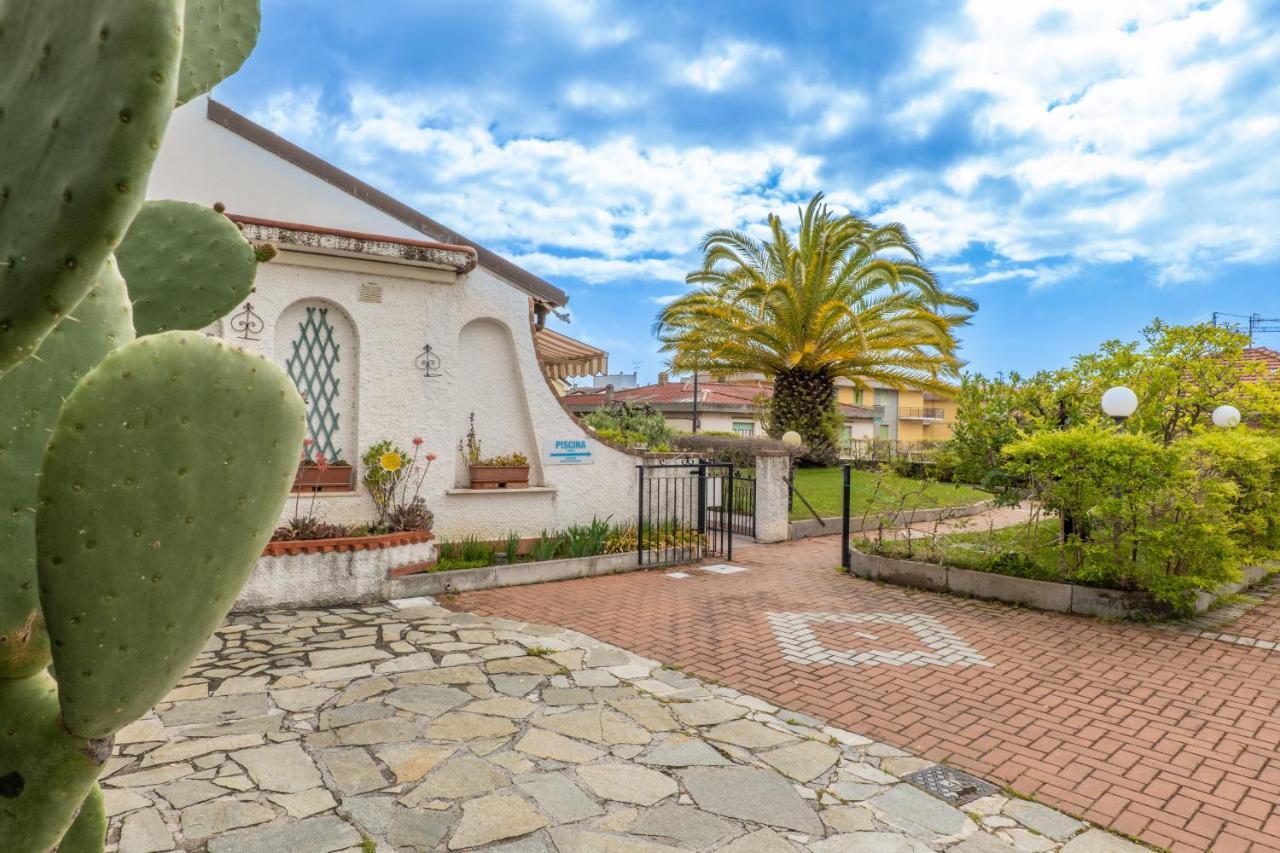 Babyaccommodation Stay In Family II Pietra Ligure Exterior foto