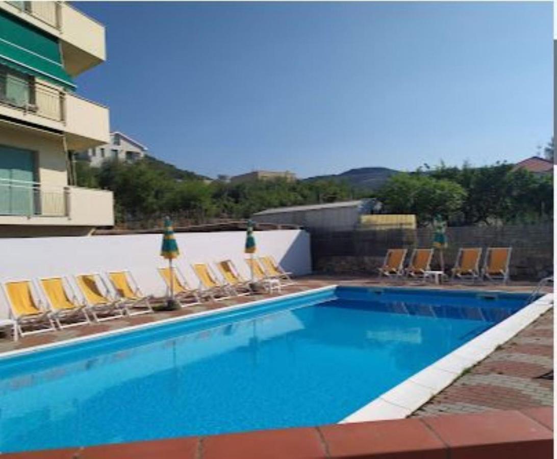Babyaccommodation Stay In Family II Pietra Ligure Exterior foto